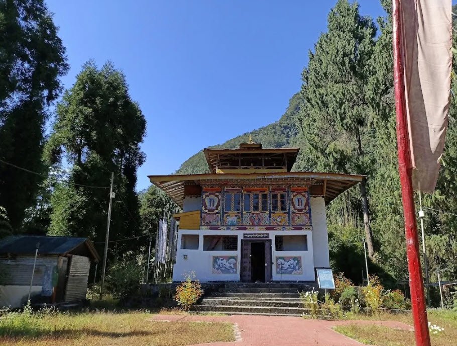 Tingvong Monastry, North Sikkim, Sikkim - Vushii.com Tingvong Monastry, North Sikkim, Sikkim - Vushii.com